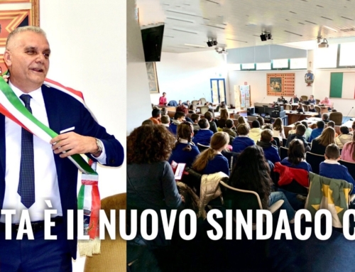 LEGNAGO. LORENZETTI HA CONSEGNATO LA FASCIA AL NUOVO SINDACO DEL CCR ANITA BRUN DELLA SCUOLA PRIMARIA RIELLO DI PORTO.