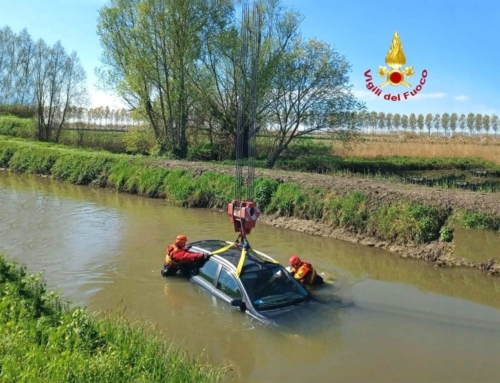 CEREA. UNA DONNA FINISCE NEL FIUME CON L’AUTO, SALVATA DAL CORAGGIO DI UN PASSANTE CHE SI È GETTATO IN ACQUA.