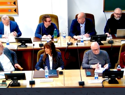 CONSIGLIO COMUNALE DI LEGNAGO: ACCUSE, SILENZI E TEATRINI. A PALAZZO DE’ STEFANI VA IN SCENA L’ENNESIMA BARUFFA CHIOZZOTTA.