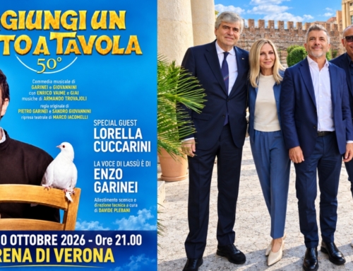 «AGGIUNGI UN POSTO A TAVOLA», 50 ANNI E UN SOGNO CHIAMATO ARENA: LORELLA CUCCARINI DEBUTTA DA ATTRICE A VERONA.