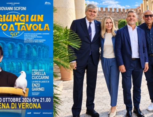 «AGGIUNGI UN POSTO A TAVOLA», 50 ANNI E UN SOGNO CHIAMATO ARENA: LORELLA CUCCARINI DEBUTTA DA ATTRICE A VERONA.