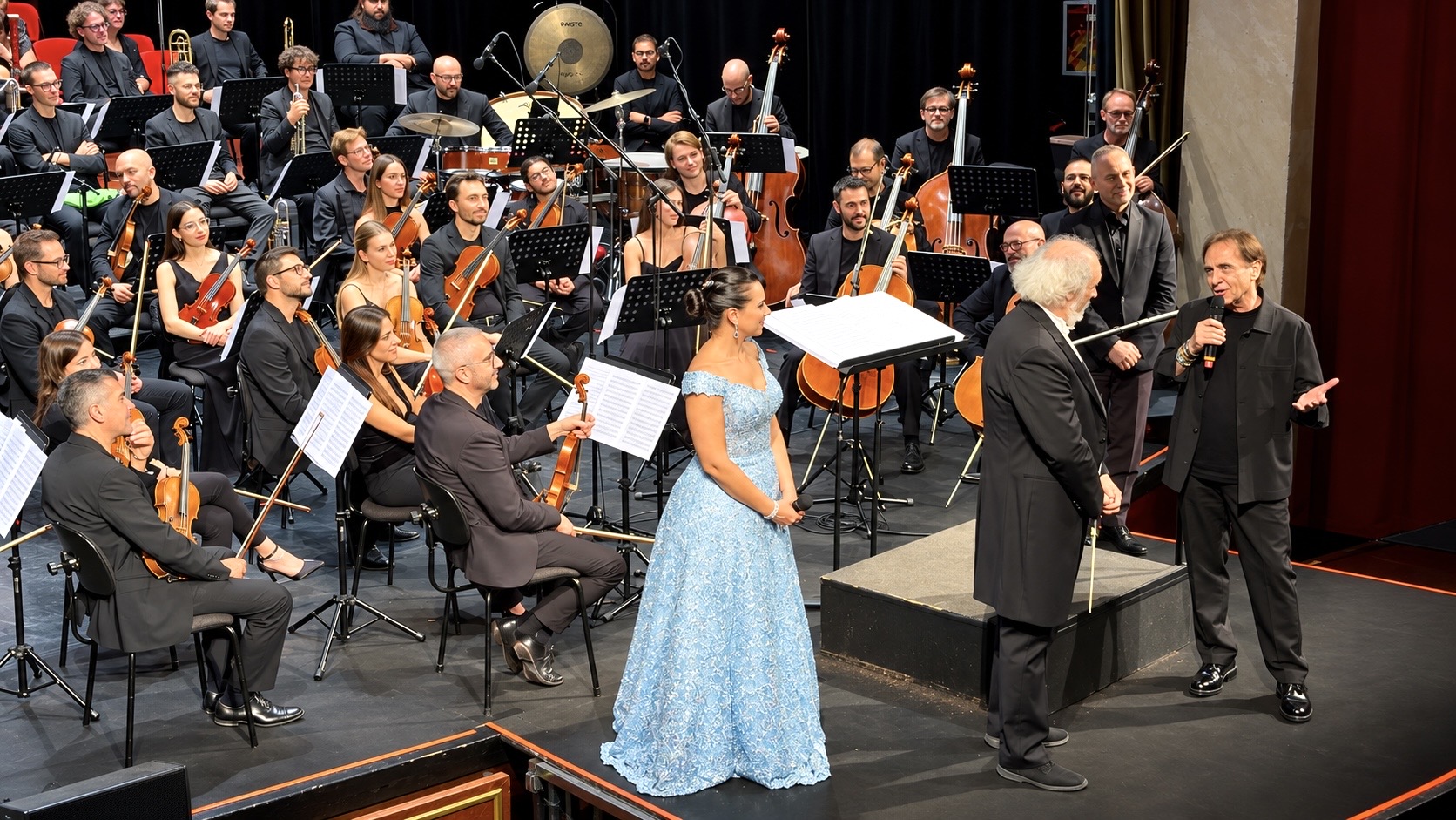 POOH, LA SINFONIA DELLE EMOZIONI. AL SALIERI DIEGO BASSO FA CANTARE IL TEATRO, FACCHINETTI SI COMMUOVE